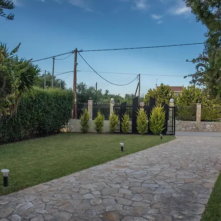 Βίλα Garden Patra Flámbouras