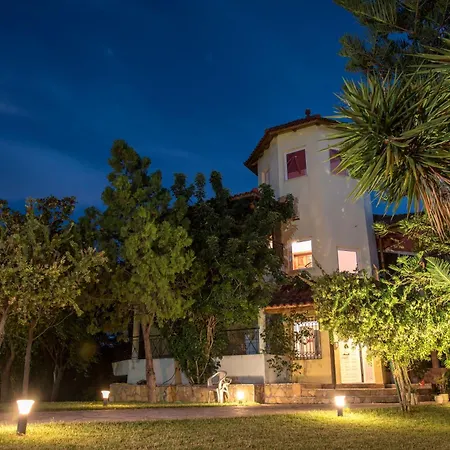 Garden Patra Villa *