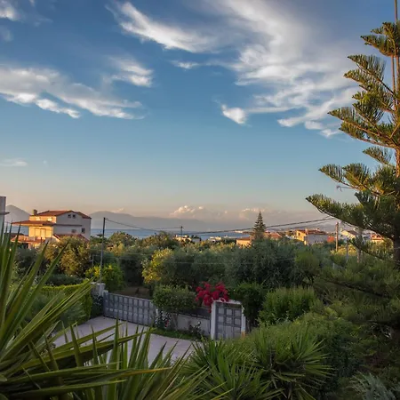 Garden Patra * Flámbouras