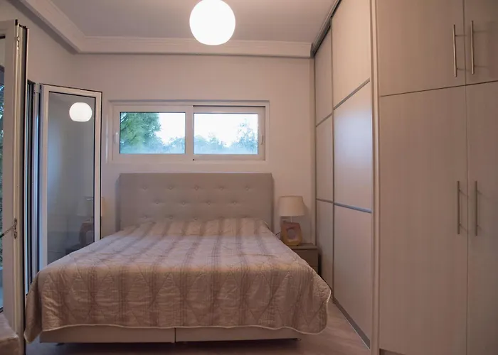 Garden Patra Vila Flámbouras