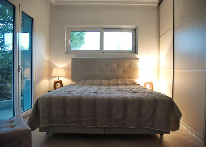 Garden Patra Vila Flámbouras